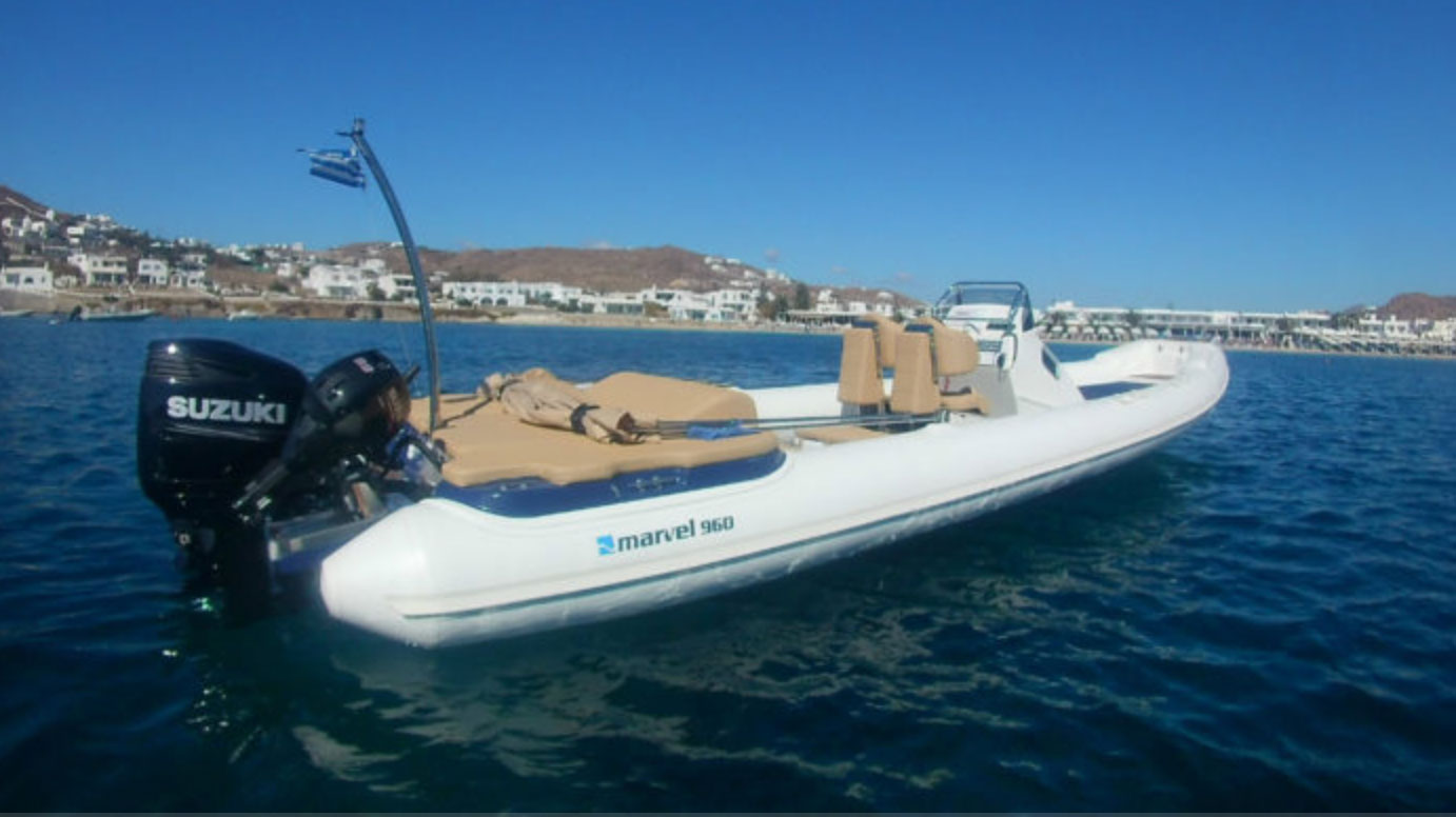 130-ft-mangusta-mega-yacht